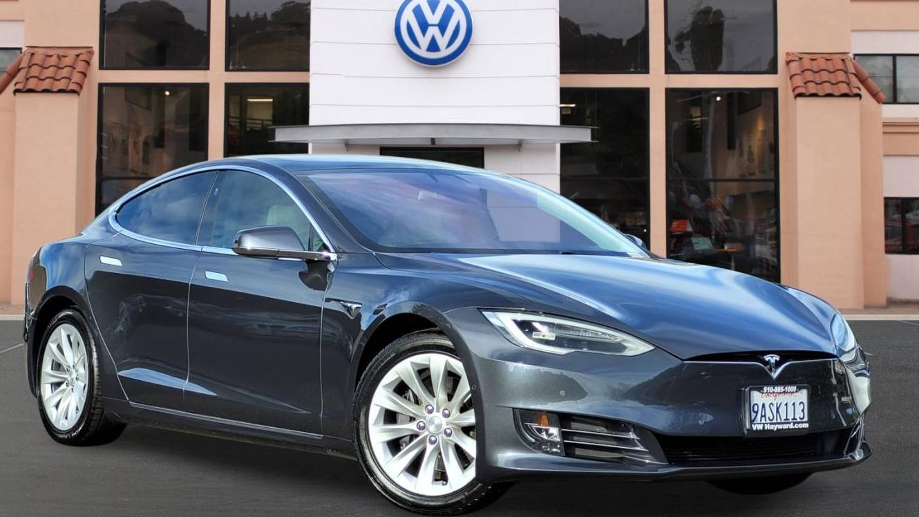 TESLA MODEL S 2018 5YJSA1E26JF297381 image